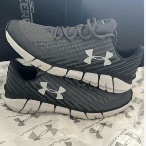 Under‎ Armour Sneakers Gray Size 6.5Y